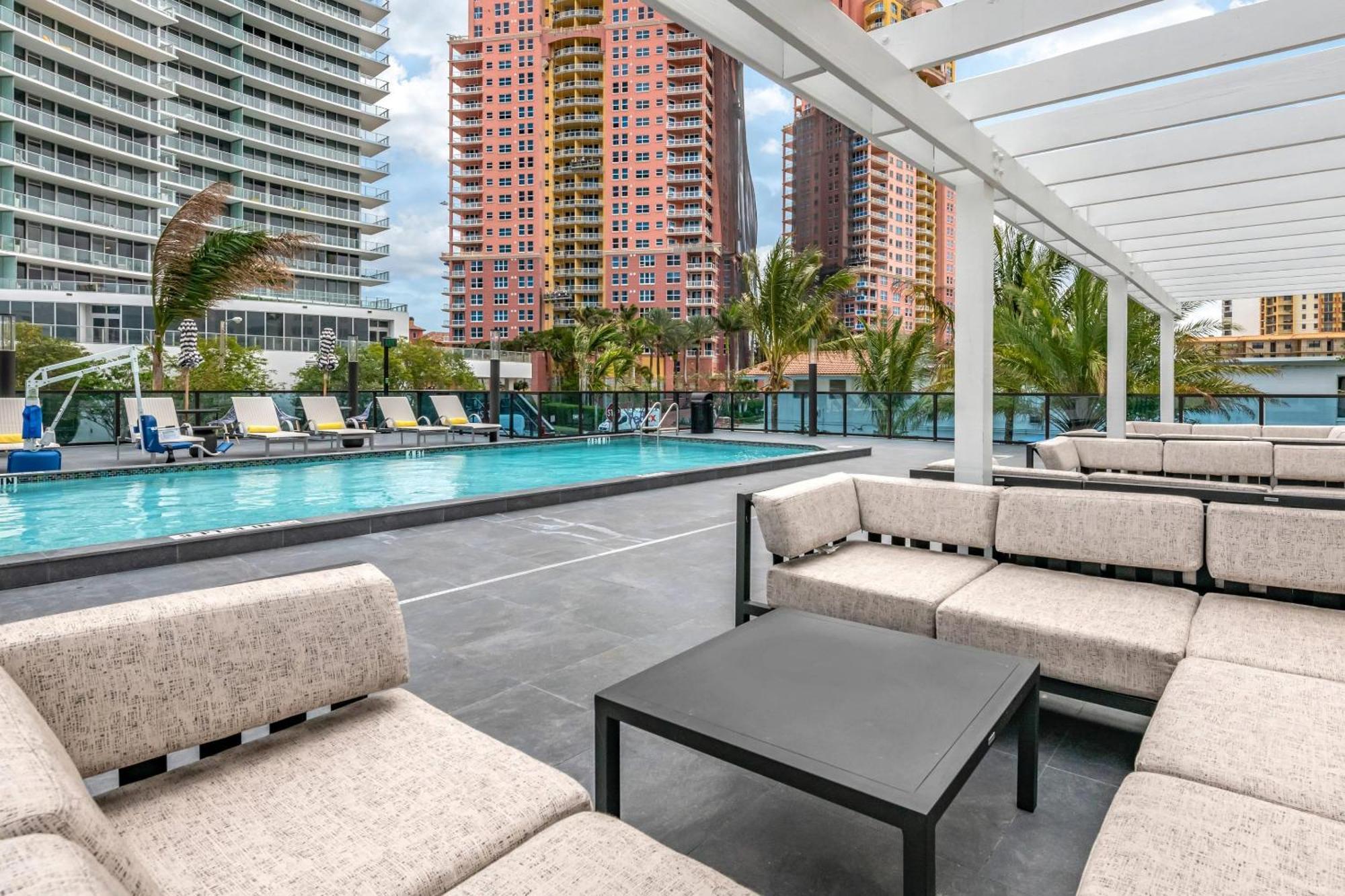 Cambria Hotel Fort Lauderdale Beach Exterior photo